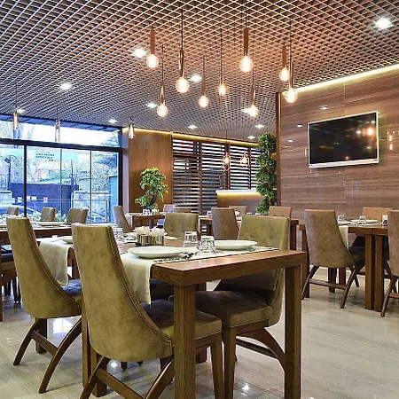 The Elegant Ξενοδοχείο