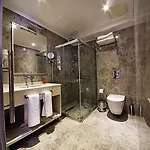 The Elegant 4*
