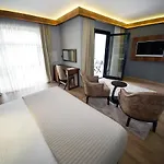 The Elegant 4*