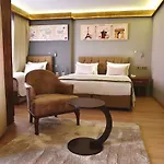 The Elegant 4*