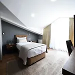 Hotel The Elegant