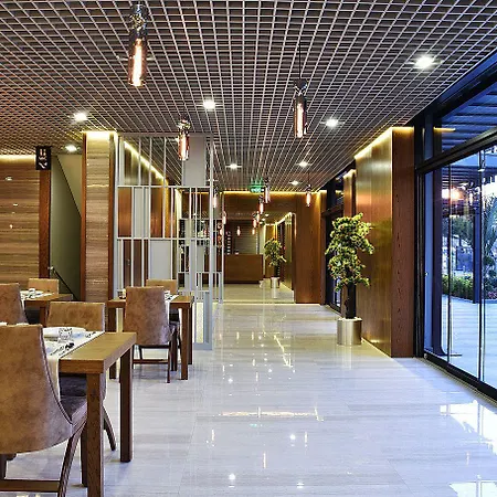 Hotel The Elegant