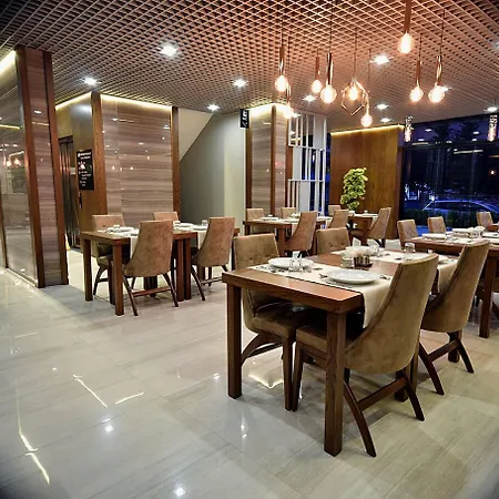 Hotel The Elegant 4*