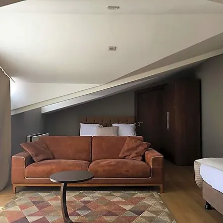 The Elegant 4*