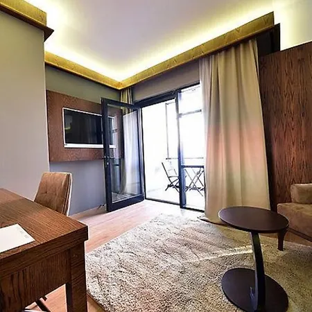 The Elegant Отель 4*