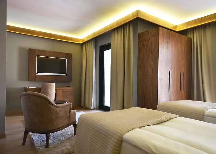 The Elegant Hotel 4*