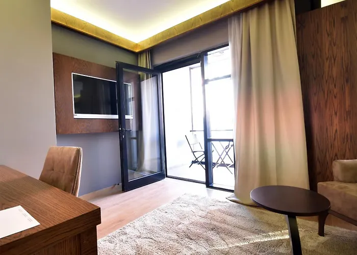 The Elegant Hotel 4*